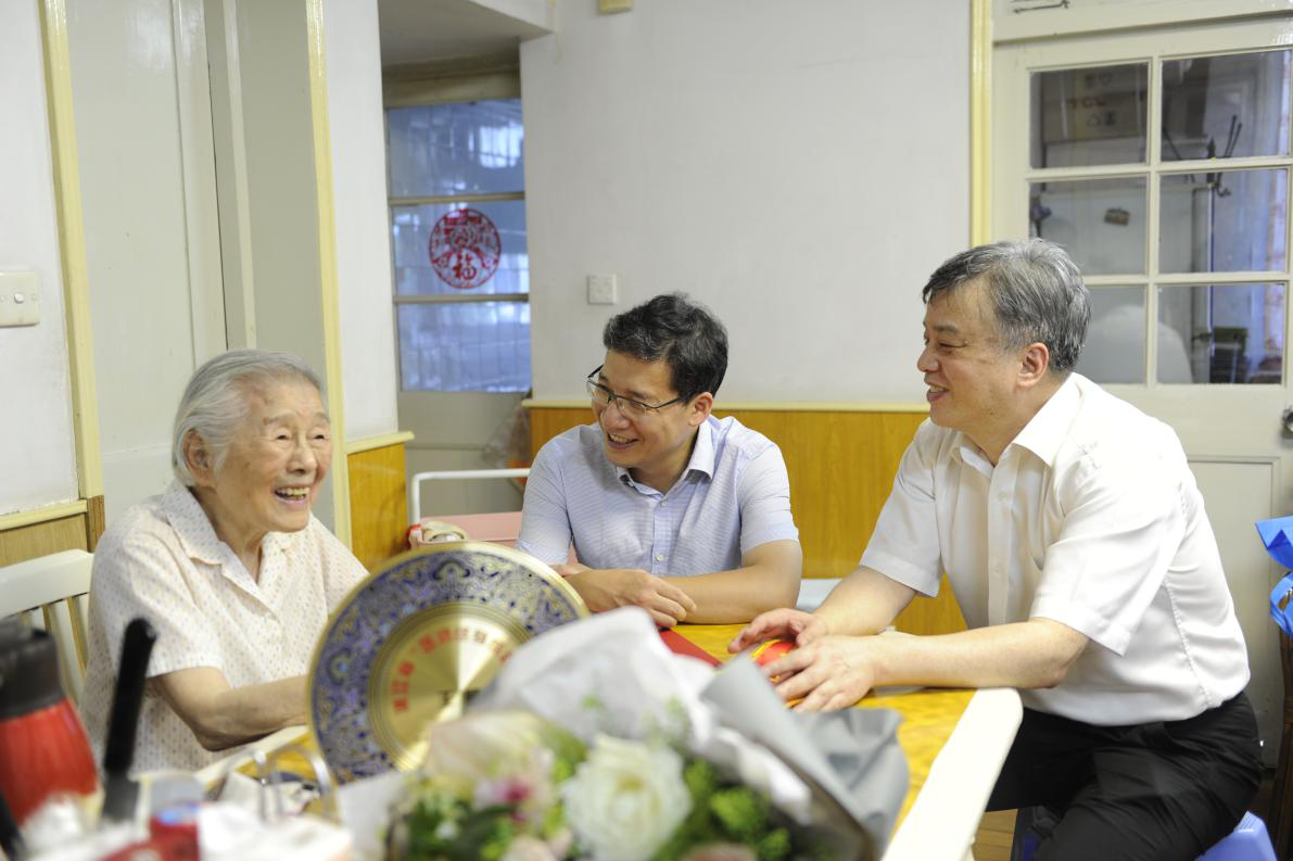 浙江省卫健委、浙大妇院领导 慰问“医师终